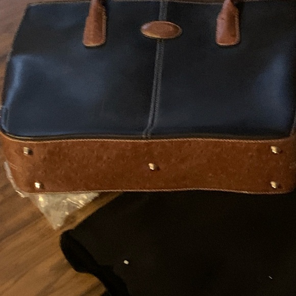 Todds large black purse. Two brown handles, 3 inside pockets, one outside. - Picture 5 of 6